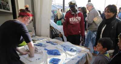 Stofftaschen wurden auf der Slow Fish Messe in Genua mit Fischmotiven bedruckt.